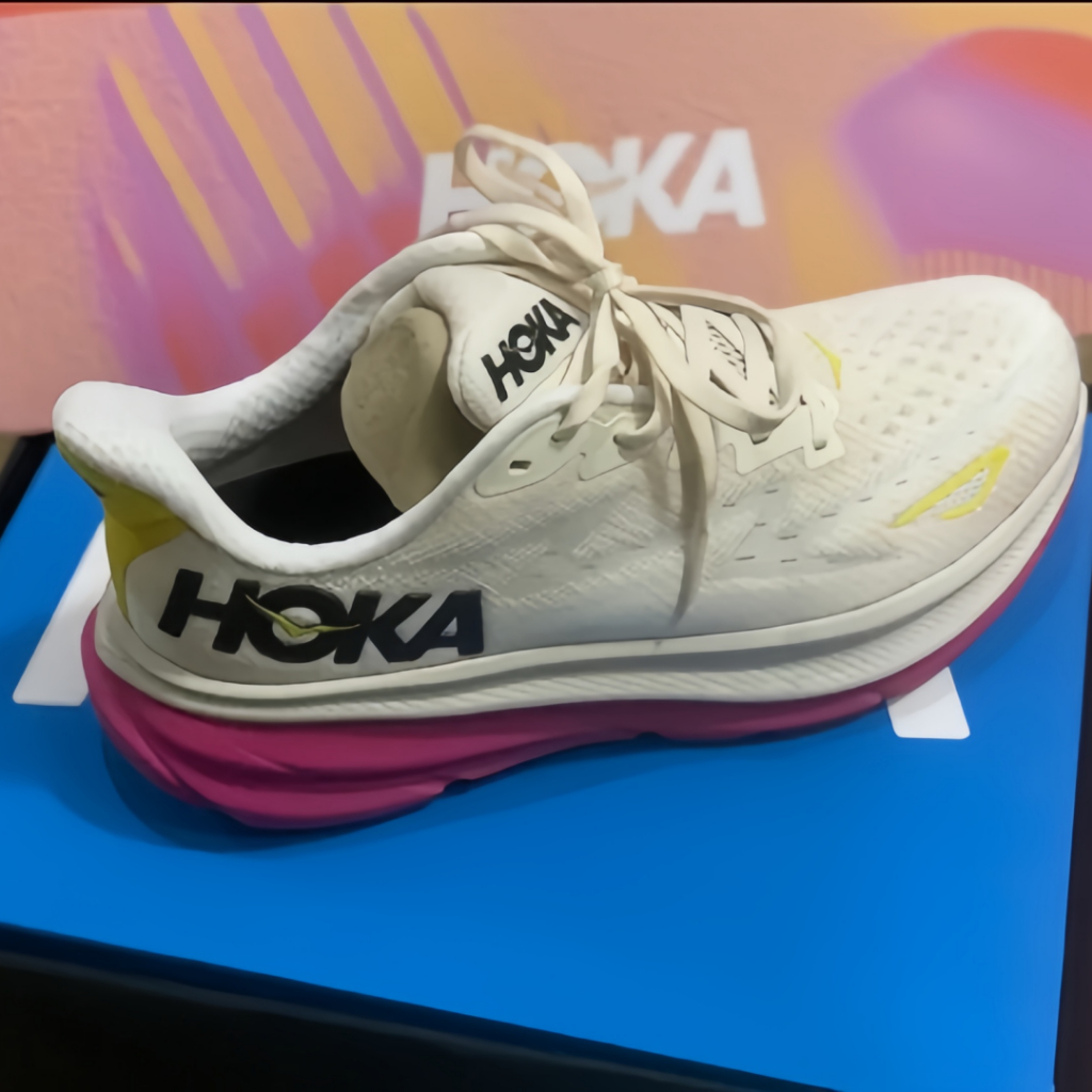 HOKA ONE ONE Clifton 9 รองเท้า ของแท้ 100 % เอคน๊อคแชมเปญขาว