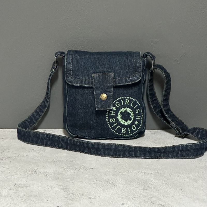 AEIOU No.233 กระเป๋ายีนส์ สะพายข้าง Girlish รุ่น PLUS ลิขสิทธิ์แท้ (กว้าง7.5นิ้ว สูง7.5นิ้ว)