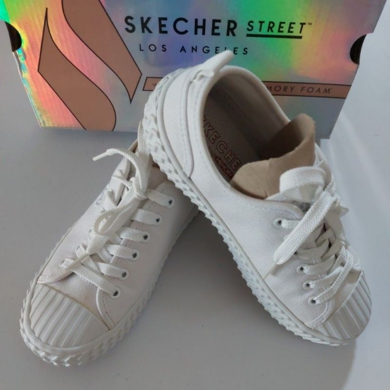รองเท้าผ้าใบ skechers size 5 สีขาวของแท้