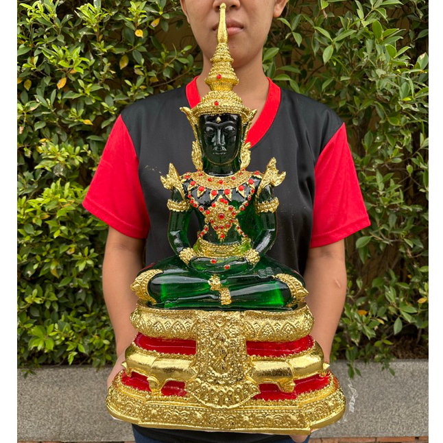 พระเเก้วมรกต กว้าง12นิ้ว สูง20นิ้ว เนื้อเรซิ่นใส