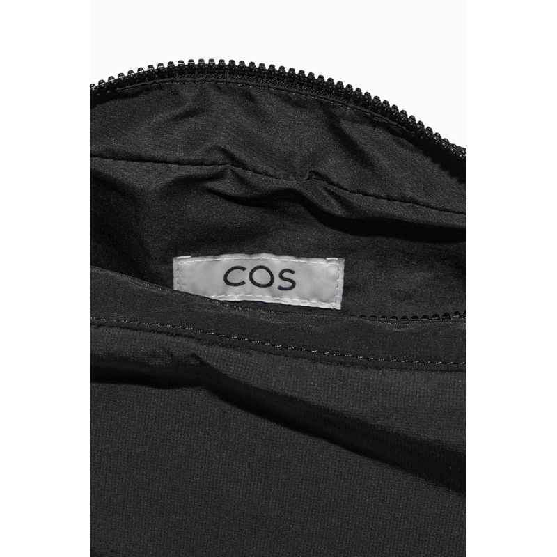 (มีcodeลด 30% : สูงสุด 600) ของแท้ สีดำพร้อมส่ง Cos bag - กระเป๋า Cos Nylon crossbody saddle bag (Cos saddle bag)