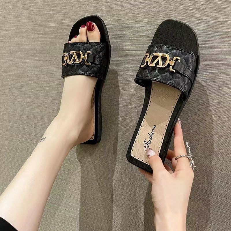 รองเท้ารุ่นใหม่ รองเท้าแตะแต่งโซ่แฟชั่น ส้นแบน พื้นนุ่ม นุ่มใส่สบาย （แนะนำให้ซื้อเพิ่ม1เบอร์) - รูปที่ 3