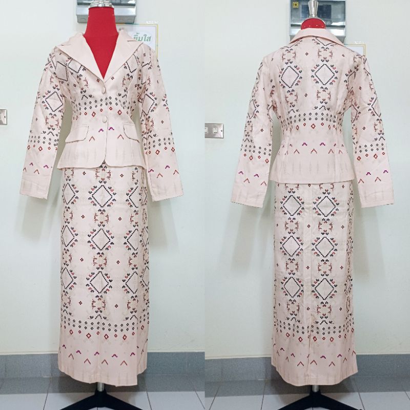 ป้าย Chalita เซ็ตเสื้อสูทพร้อมกระโปรงลายไทย สีครีม