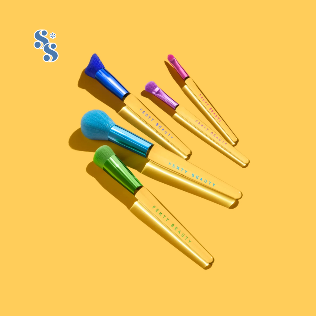 พร้อมส่ง 🌷 FENTY BEAUTY - แปรงแต่งหน้า FENTY BRUSH SET 5-PIECE BRUSH SET (Holiday 2023 Limited Editi