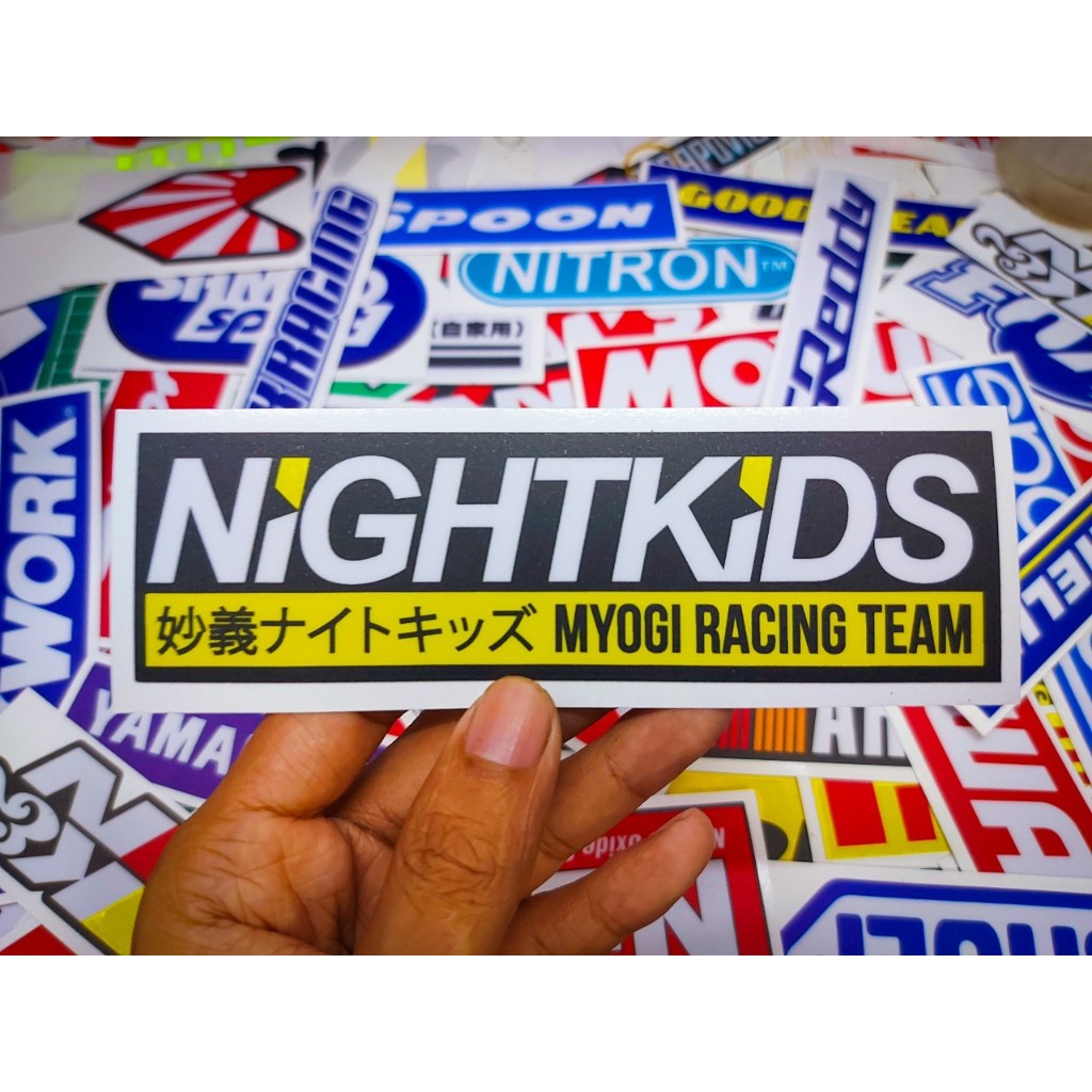 สติ๊กเกอร์ติดรถ NIGHTKIDS เคลือบกันรอย กันน้ำ เกรด 2 ปี ขนาด 15x4.5 เซนติเมตร l NIGHTKIDS Sticker