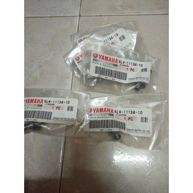 ราคาต่อ1ชิ้น 5Lw-11134-10 (ตัวนำลิ้นไอเสีย) บูชวาล์วMio Nouvo แท้ศูนย์
