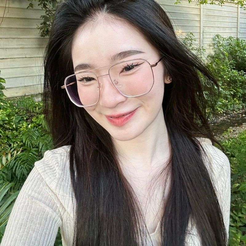 แว่นตารุ่น Minette (มิเนตต์) แว่นทรงเหลี่ยมมีคาน ปิดแก้มได้ดีเลยยย