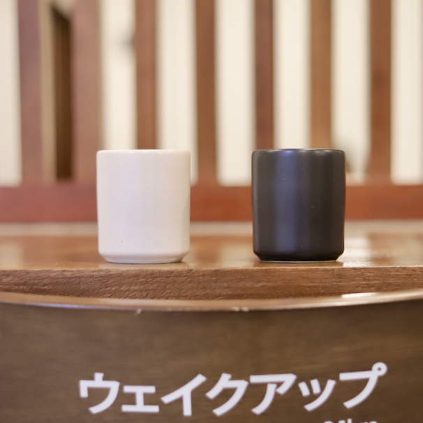 ถ้วยชาเซรามิคสไตล์ญี่ปุ่น ถ้วยชาสำหรับร้านอาหารญี่ปุ่น สีขาวดำ