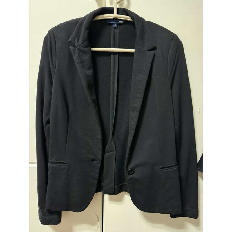 เสื้อสูทสีดำ AIIZ เสริมไหล่