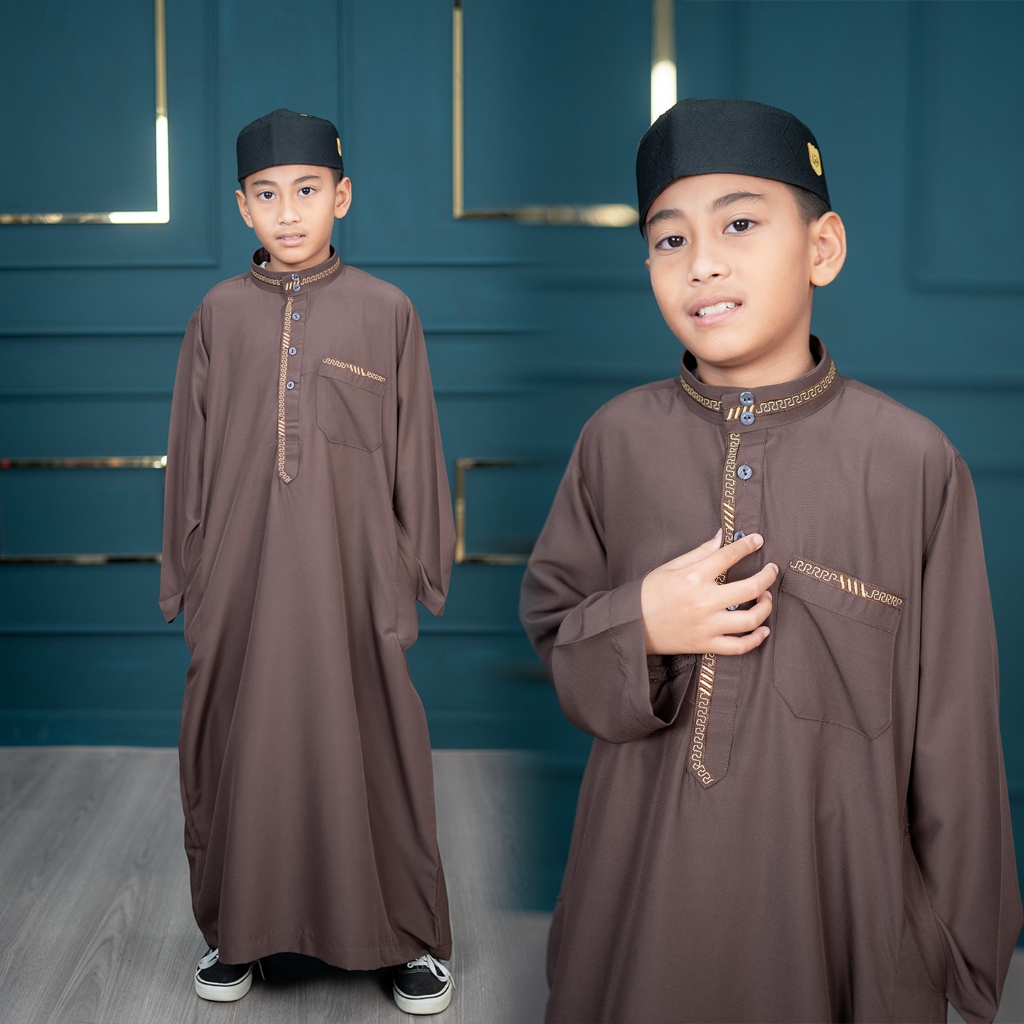 โต๊ปเด็กแขนยาว คอตั้ง แบรน ALHARAMAIN ทรงสวยใส่สบาย มีลายปักตรงสาบคอ (คละลายปัก) BA24 วาริสมุสลิม