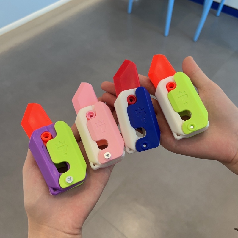 พร้อมส่ง ปืนของเล่นสำหรับเด็ก 3D  มีแค่เสียง ไม่เป็นอันตราย มีดแครอทของเล่น แบบยืดหดได้ สนุก คลายเครียด ของเล่นเด็ก - รูปที่ 4