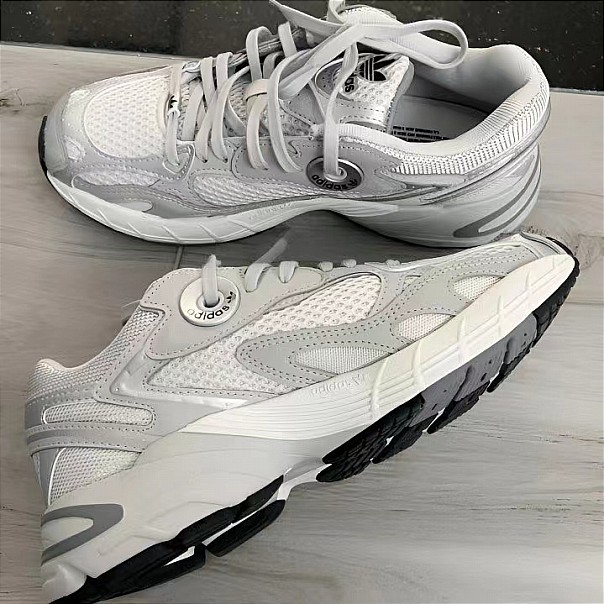 Adidas originals Astir sneakers shoes รองเท้าผ้าใบ รองเท้าวิ่ง