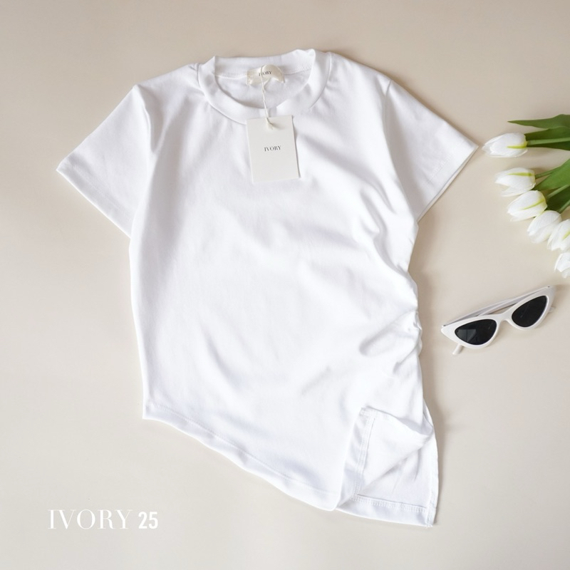 25 เสื้อผ้ายูนิโคล่ แขนสั้นคอกลม ทรงแหวกแฟชั่น ลุคน่ารัก เกาหลี เกาใจ น่ารักมากๆ งานสวยแมชท์ง่าย