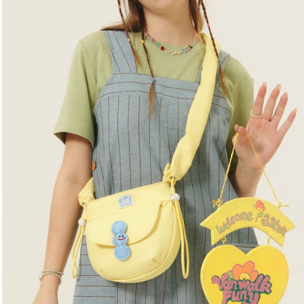 🔥พร้อมส่ง🔥 กระเป๋า Spring Pasture Shoulder Bag จากแบรนด์ VANWALK ของแท้ 💯