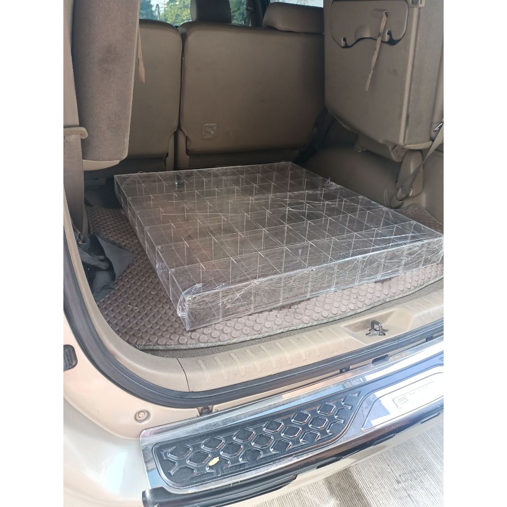 ตู้โชว์โมเดล ของสะสม 120ช่องบานแม่เหล็กป้องกันฝุ่น