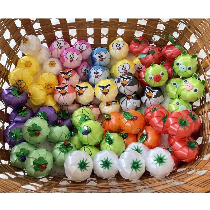 เหรียญโปรยทาน หลายแบบ ( ตัวเปล่าไม่ได้ใส่เหรียญ ) ราคาต่อ 50 ชิ้น