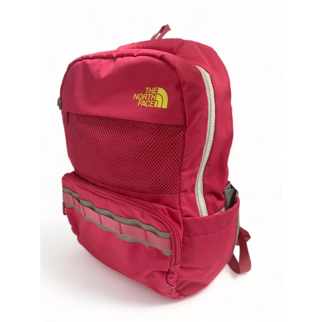 The northface backpack แบรนด์แท้ มือสอง สีชมพู ไม่มีซีด ซับหนา  มีช่องใส่ไอแพดด้านใน มีสายรัด