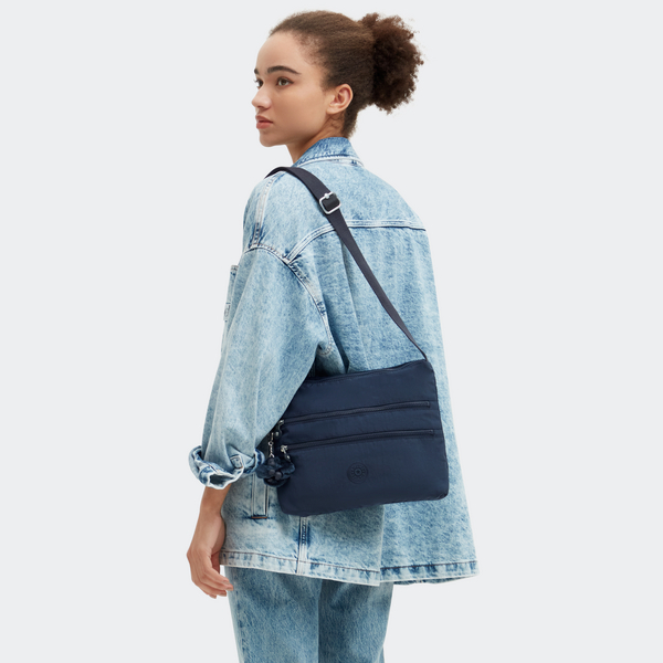 กระเป๋า Kipling รุ่น ALVAR สี Blue Bleu 2