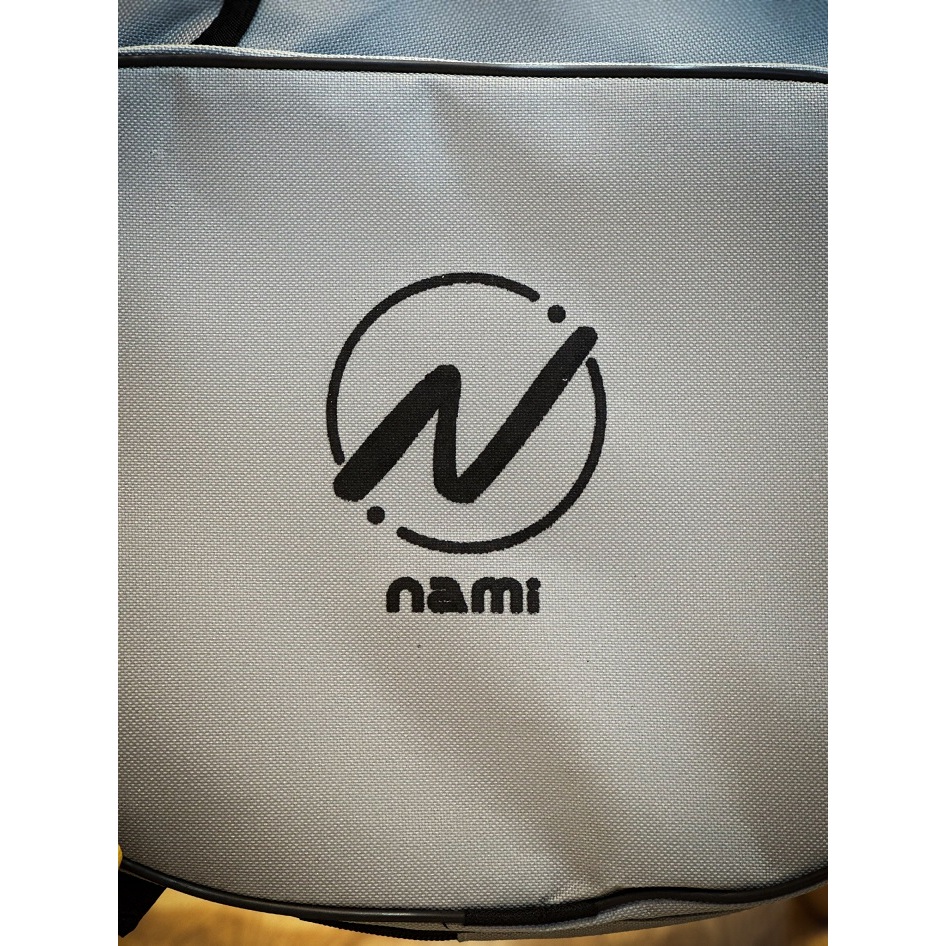 [โค้ดลด- ] กระเป๋ากีตาร์โปร่ง 36 นิ้ว บุฟองน้ำ Nami สีเทา ผ้ากันน้ำ กระเป๋ากีต้าร์ คุณภาพดี มีช่องใส่อุปกรณ์ มีหูหิ้ว ราคา ถูกที่สุด ดีลบีเคเค แกลเลอรีภาพที่ 5