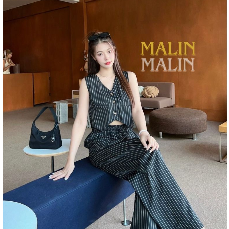 ชุดเซ็ท 2 ชิ้น สาวอวบสีดำ เซ็ทแขนกุดลายทาง เสื้อกั๊กทรงสูท MALYN- สาวอวบ สะโพกใหญ่ ป้าย Sheeny.