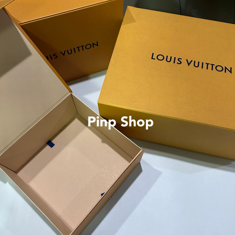 LV Louis Vuitton box ฝาแม่เหล็ก ใส่กระเป๋า ฝาปิด หลุยส์ วิตตอง กล่องกระดาษ ของแท้ สีส้ม แบรนด์เนม