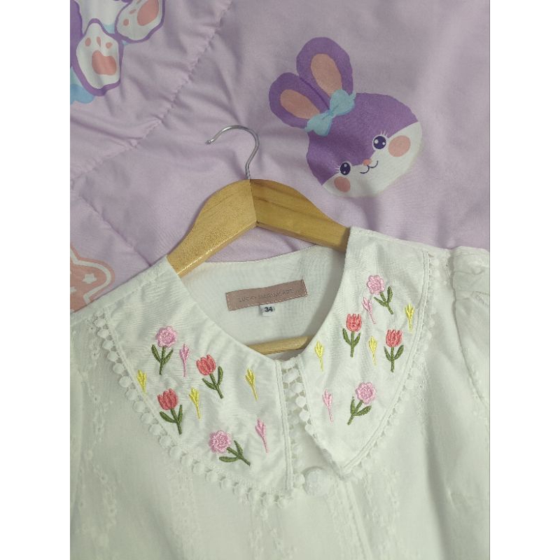 เสื้อสีขาวลูกไม้ ร้านomeshop