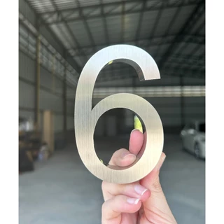 ตัวเลขสแตนเลสสีเงินแฮร์ไลน์ ฟอนต์บาง4 ตัวเลขบ้านเลขที่ขนาดสูง 10 , 15 , 20 , 25 cm. แถมกาวตะปูให้ฟรี!!