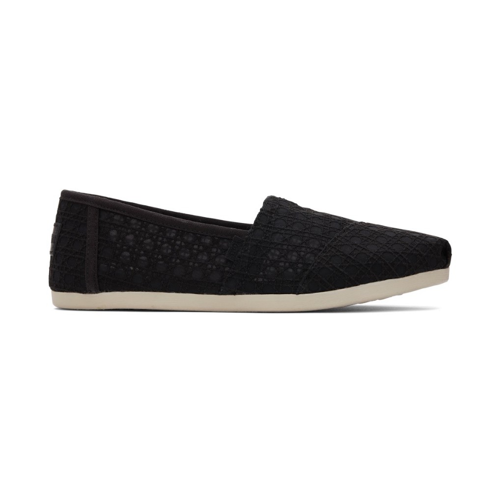 TOMS รองเท้าลำลองผู้หญิง สลิปออน รุ่น Alpargata Black Basket Weave Lace (CC) รองเท้าลิขสิทธิ์แท้