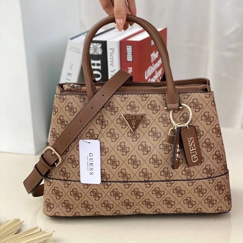 พร้อมส่ง GUESS​ กระเป๋าทรงถือ-สะพายข้าง