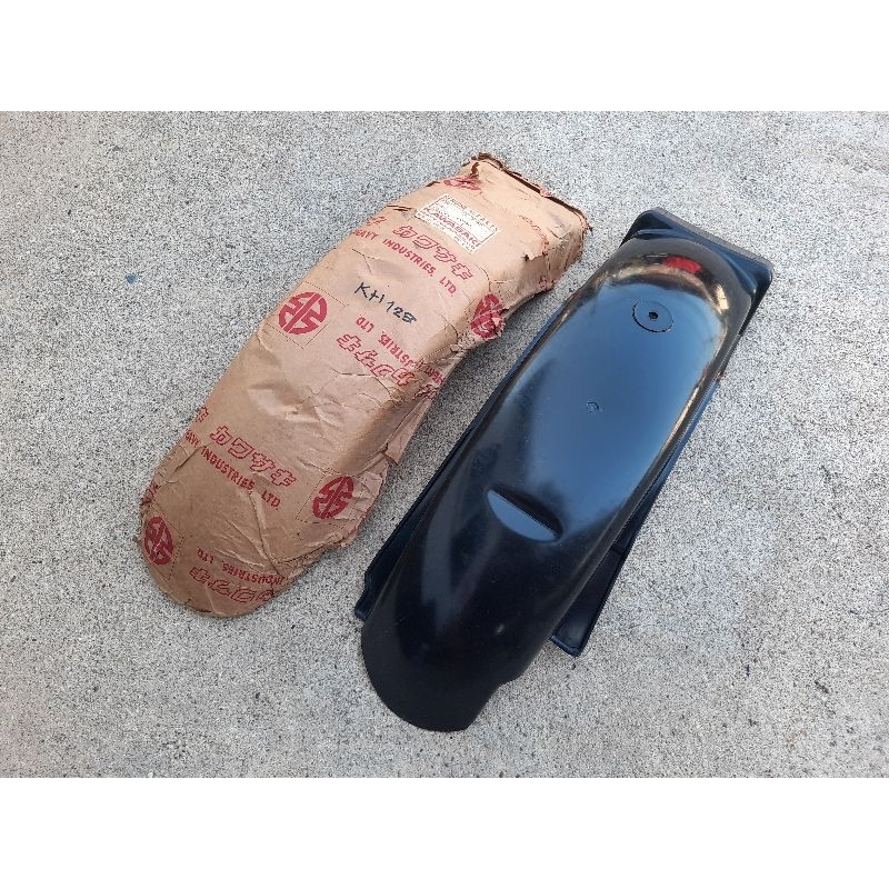 บังโคลนหลัง KAWASAKI KH125 แท้ใหม่ (พลาสติก)