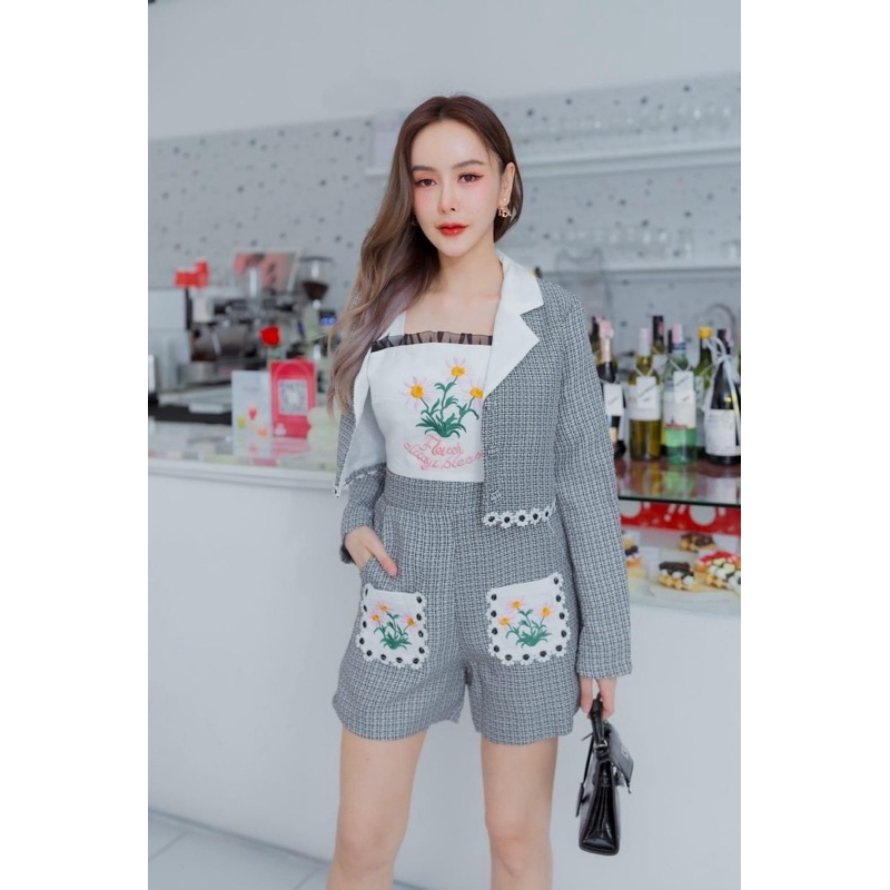 (m,l,2xl,3xl) ชุดเซต 3 ชิ้น เสื้อสายเดี่ยว งานปัก+เสื้อคลุม+กางเกงเอวสูง ผ้าทอทวิต งานป้าย queen