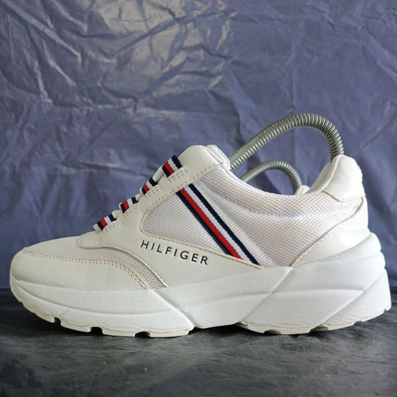 รองเท้า Tommy Hilfiger มือสองของแท้ Size 40.5/25.5 cm.
