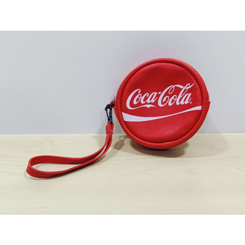 [พร้อมส่ง] MINISO x Coca-Cola กระเป๋าอเนกประสงค์ ทรงกลม ขนาดพกพา