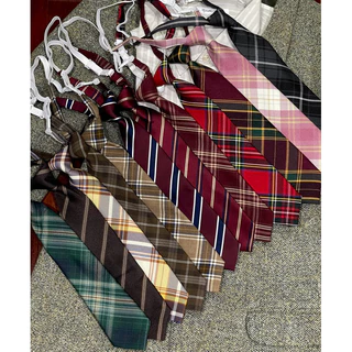 MORA | (แบบสั้น) พร้อมส่ง 🍒 เนคไทสำเร็จรูปลายสก็อต/เนคไทลายทาง necktie (แบบสำเร็จรูป/สวมคอ)
