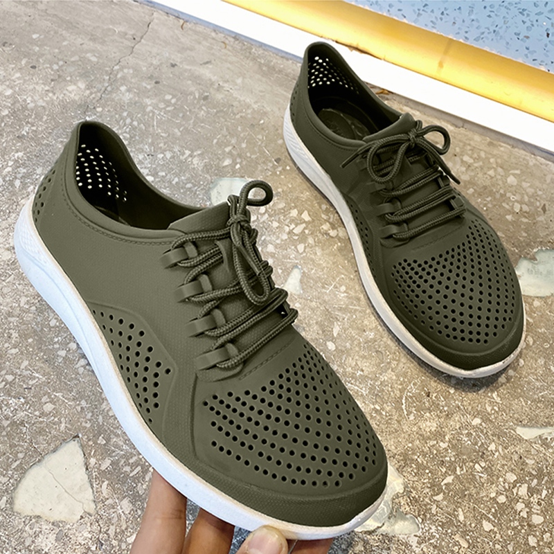 Wooho ใหม่สุดเท่ห์ รองเท้าผ้าใบแฟชั่นผู้ชาย แต่เดี๋ยวก่อนรุ่นนี้วัสดุเป็นยาง น้ำหนักเบา ใส่ลุยได้เลยไม่ว่าจะดิน โคลน น้ำ