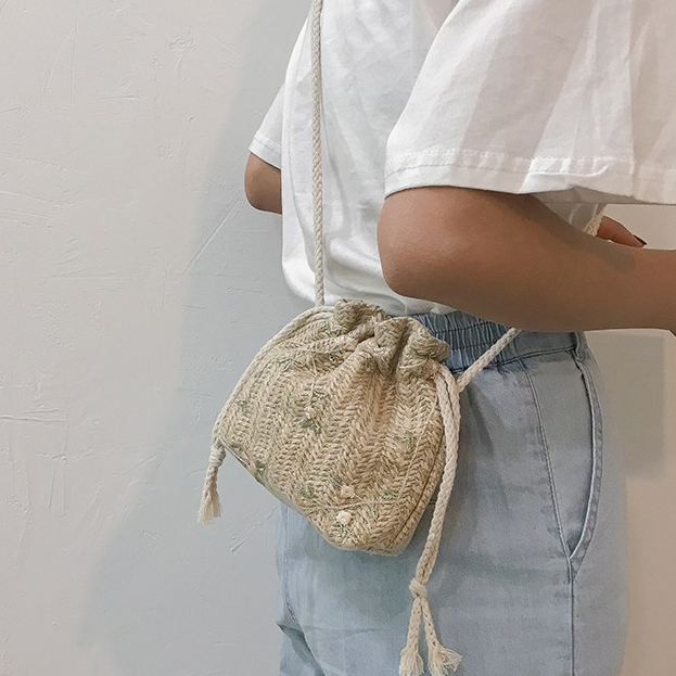 ifashionbag(IF994) กระเป๋าสะพายข้างสานทรงถุงลายลูกใม้mini