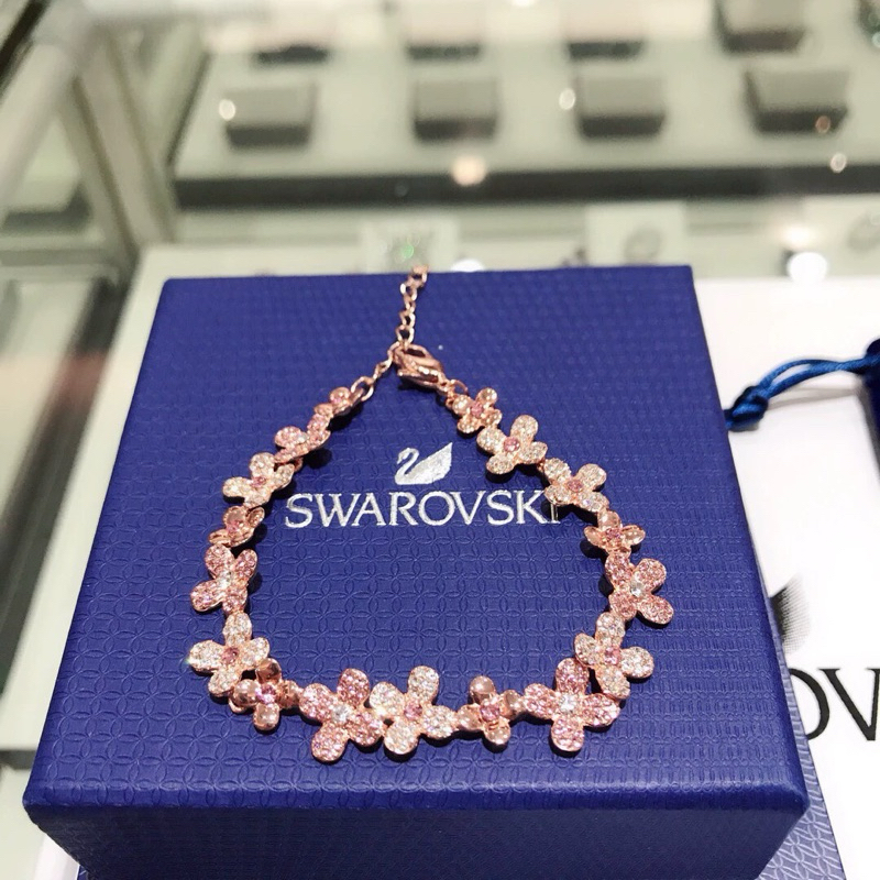 สินค้าพร้อมส่งในไทย ของแท้100% Swarovski กำไลดอกไม้ของแท้ Swarovski Swarovskiสร้อยคอ ผู้หญิง เครื่องประดับ ของขวัญ