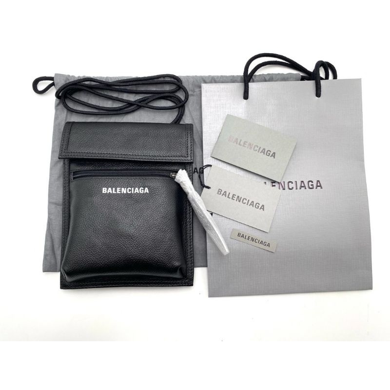 กระเป๋าBalenciagaแท้​100​%ส่งฟรีมีของแถม