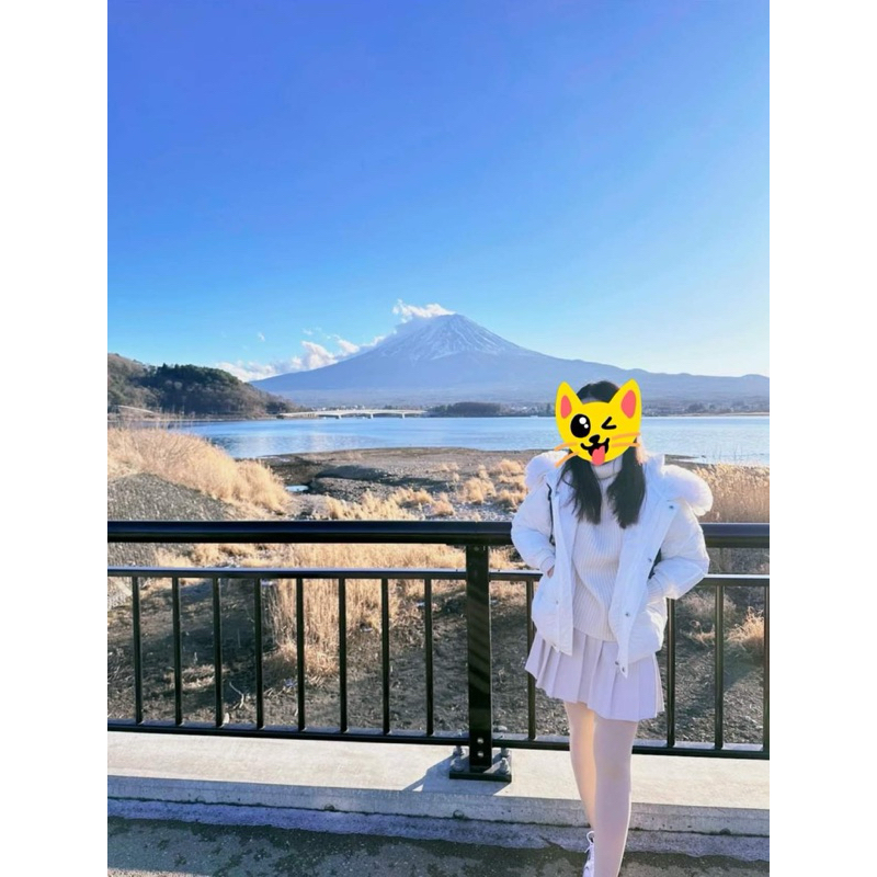 ส่งต่อเสื้อโค้ทขนเป็ดสีขาวแบรนด์visa coat ใส่ไปญี่ปุ่น1ครั้ง 750 รวมส่งค่ะ