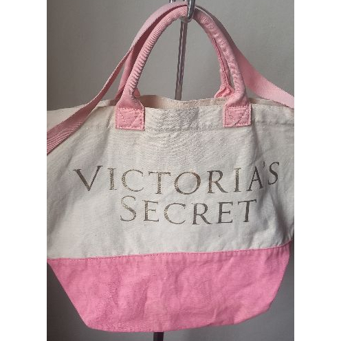 กระเป๋าเดินทางผ้า canvas หนา สกรีน Victoria 's Secret ใบใหญ่ หิ้วถือได้ สะพายยาวได้ ขนาด 18 × 14 นิ้ว
