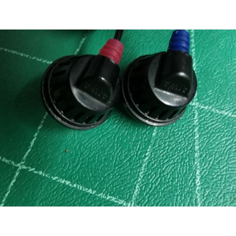 หูฟัง​ Aiwa ไม่ทราบรุ่น​ เสียงแตกข้างนึง​ คร่าบ😟