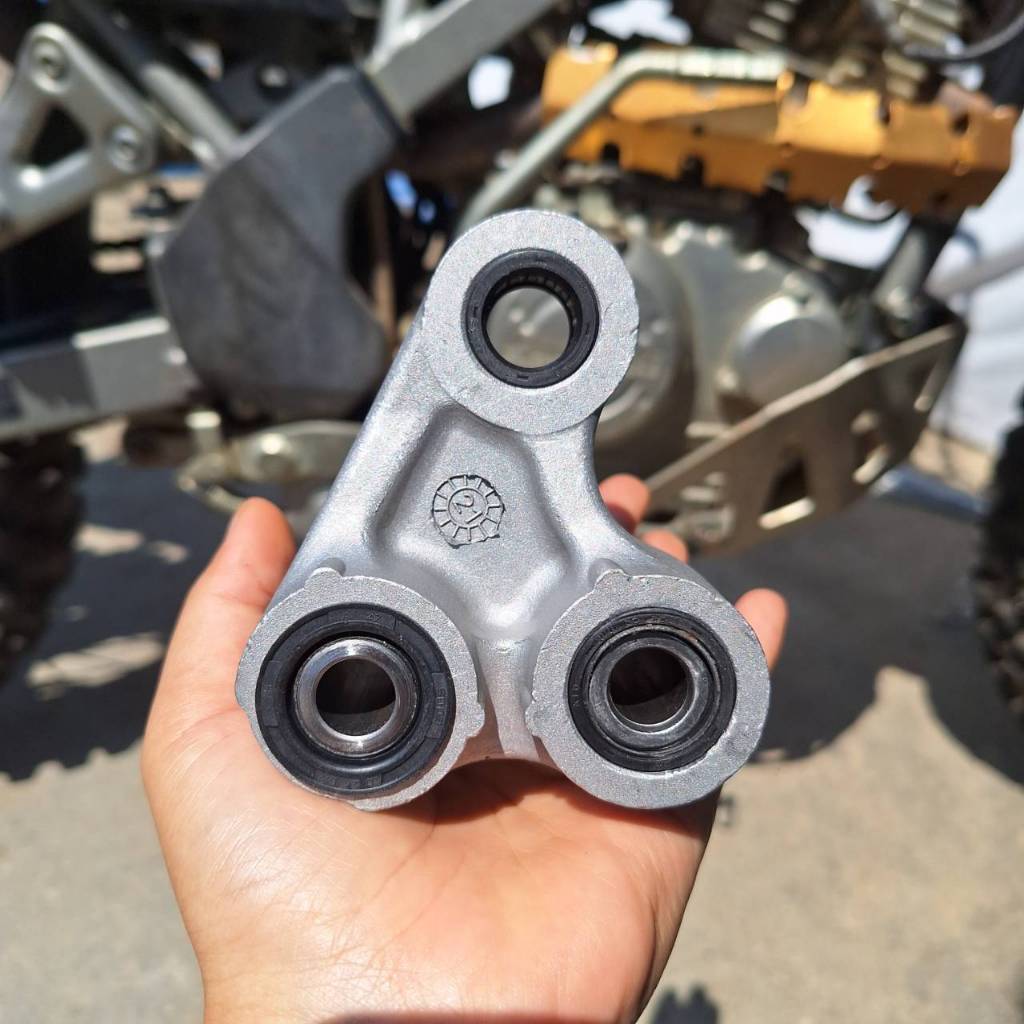 กระเดื่องรถ Kawasaki ช่วยลดแรงสั่นสะเทือนของโช้คหลัง KLX150 สินค้ามีพร้อมส่งจากไทย ตรงรุ่น
