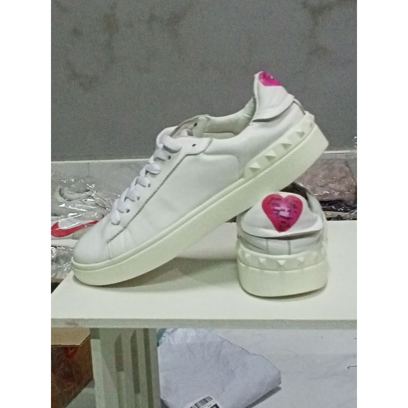 รองเท้าผ้าใบ Valentino Garavani