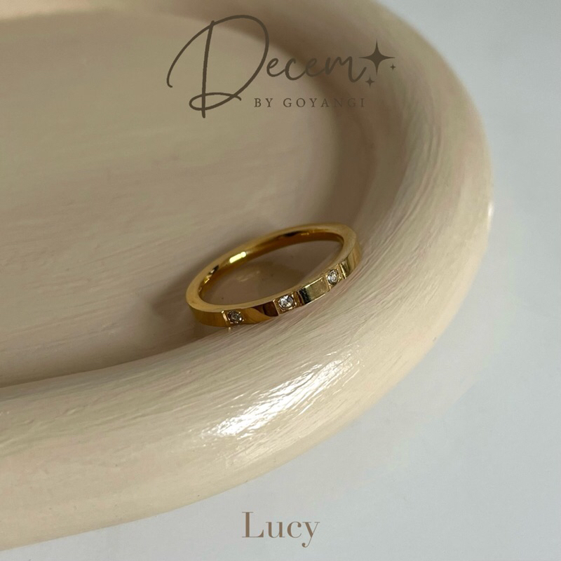 Decem - แหวน Lucy ประดับสามเม็ด สแตนเลส