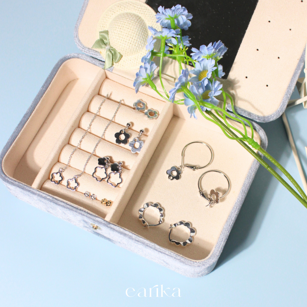 earika.earrings - silvery daisy collection รวมเครื่องประดับก้านเงินแท้ชุบทองคำขาวลายเดซี่ผิวแพ้ง่ายใส่ได้