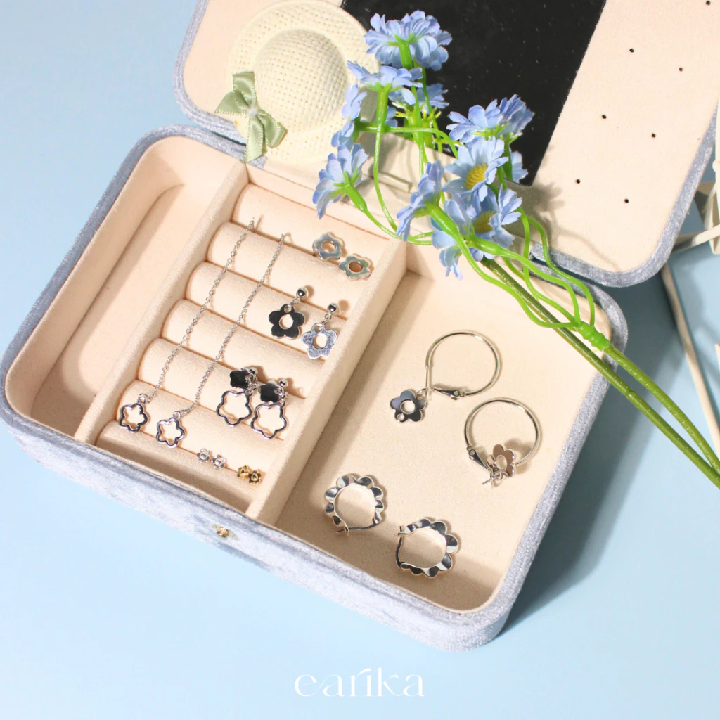 earika.earrings - silvery daisy collection รวมเครื่องประดับก้านเงินแท้ชุบทองคำขาวลายเดซี่ผิวแพ้ง่ายใส่ได้