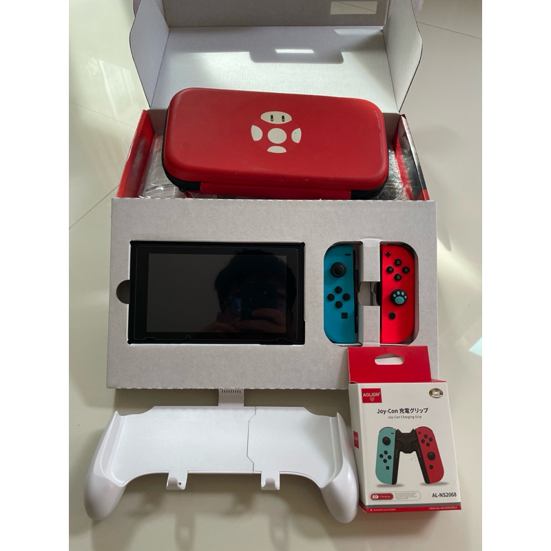 (มือสอง)Nintendo switch นินเทนโด้ กล่องแดงอุปกรณ์ครอบกล่อง และเหล่าของแถม **ลดสุดๆครับเพราะจะย้ายที่ทำงานไม่มีเวลาเล่น