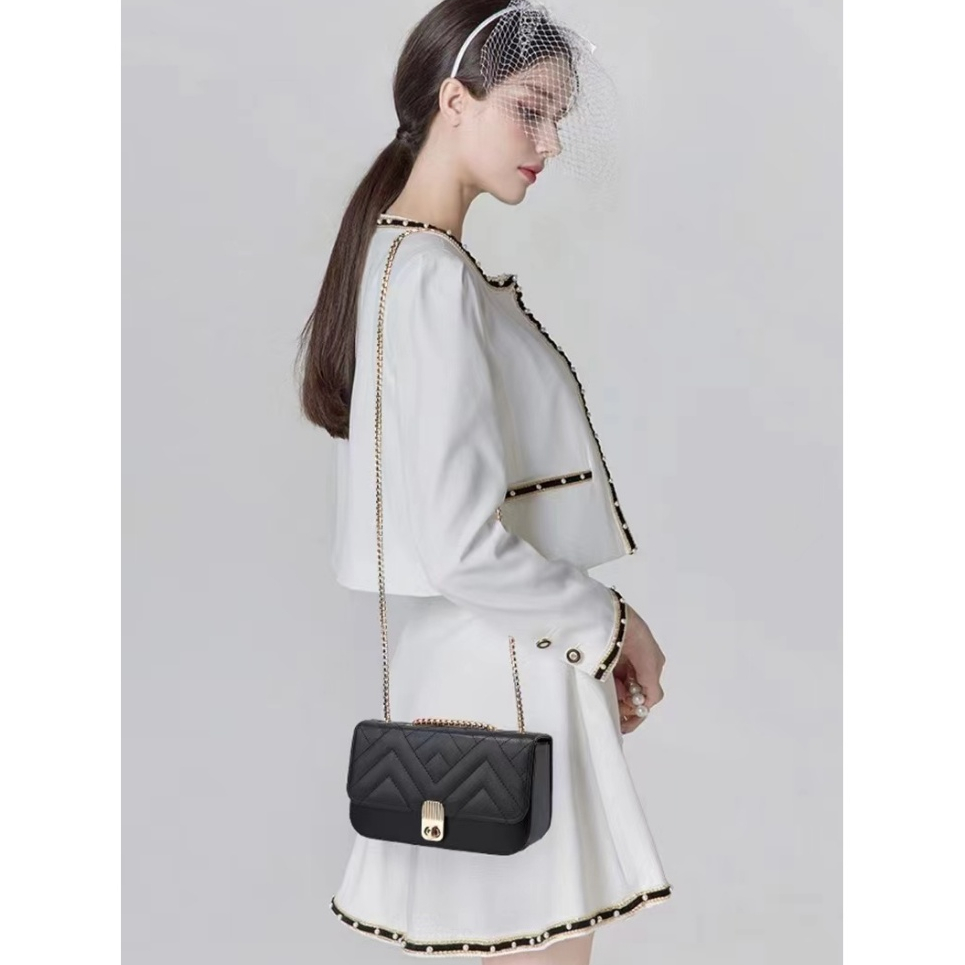 กระเป๋าแฟชั่น สะายข้างผู้หญิง สายโช่สีทอง ดีไซน์เรียบหรูสวยดูแพง หนังพียูเกรดA