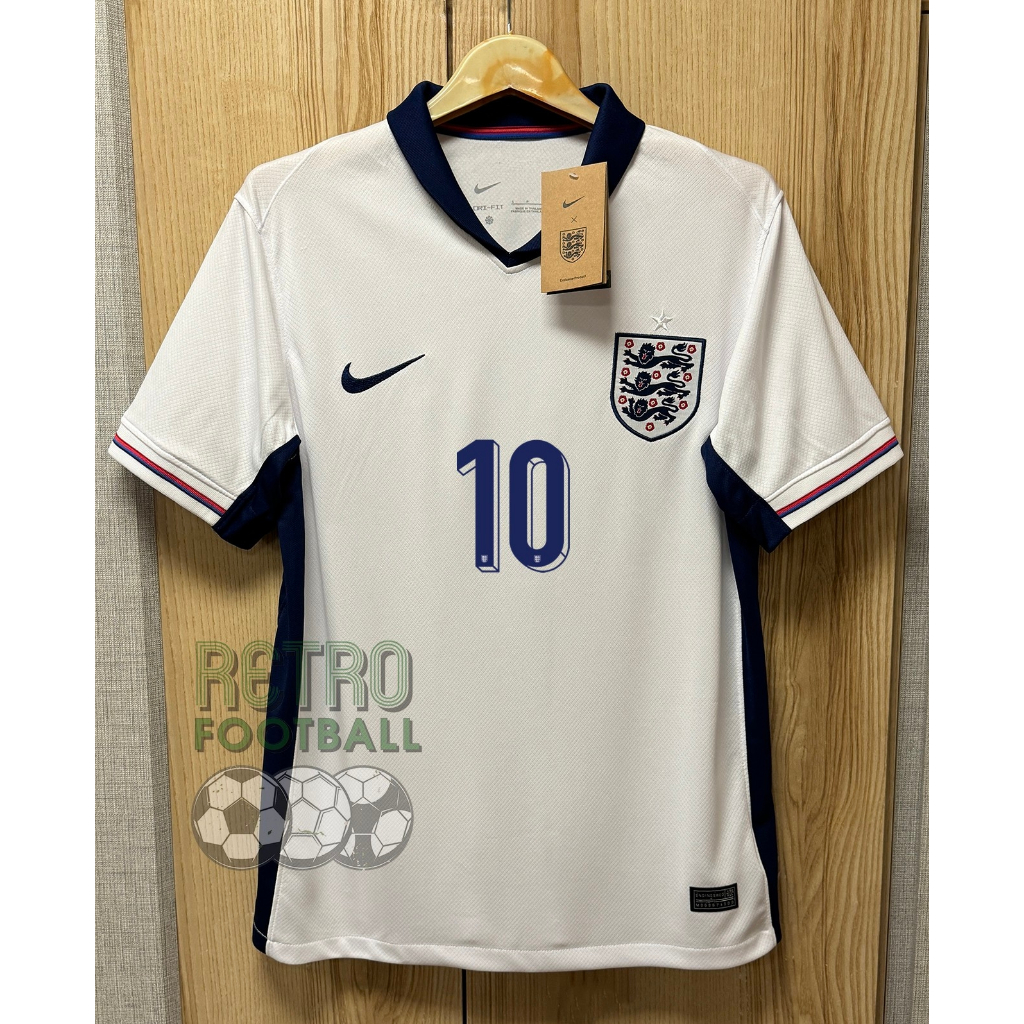 เสื้อฟุตบอลทีมชาติ อังกฤษ Home ชุดเหย้า ยูโร 2024 เกรดแฟนบอล [ 3A ] สีขาว พร้อมชื่อเบอร์นักเตะ ตรงต้นฉบับ100%