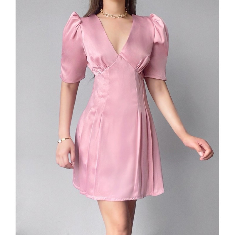 Emilia Dress Pink🌸 เดรสสั้นผ้าซาติน ohcrispy.bkk